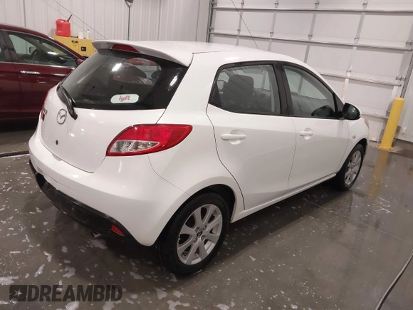 2014 Mazda 2 Touring z VIN JM1DE1LY6E0171403, wystawiony jako IAAI lot #41416489 z przebiegiem 84 494 mil mil oraz . Historia ofert i sprzedaży dostępna na DreamBid. Obrazek 4.