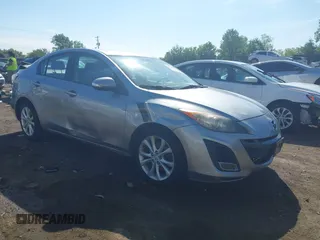 2010 Mazda 3 S Grand Touring z VIN JM1BL1S68A1101855, wystawiony jako IAAI lot #42290523 z przebiegiem 148 054 mil mil oraz . Historia ofert i sprzedaży dostępna na DreamBid. Obrazek 1.