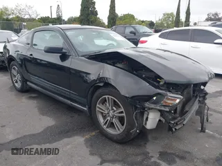 2011 Ford Mustang V6 z VIN 1ZVBP8AM9B5103778, wystawiony jako IAAI lot #42065508 z przebiegiem 108 422 mil mil oraz . Historia ofert i sprzedaży dostępna na DreamBid. Obrazek 1.