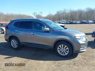 2018 Nissan Rogue SV z VIN KNMAT2MV5JP500550, wystawiony jako IAAI lot #41705570 z przebiegiem 93 495 mil mil oraz . Historia ofert i sprzedaży dostępna na DreamBid. Obrazek 13.