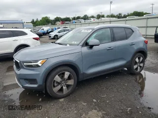 2020 Volvo XC40 Momentum with VIN YV4162UK8L2340464, listed as a Copart auction lot 60239625 with 73,896 mi miles and Salvage title. Bid and sale history available at DreamBid. Image 1.