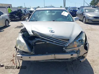 2002 Lexus ES 300 with VIN JTHBF30G820060132, listed as a IAAI auction lot 42021953 with 167,763 mi miles. Bid and sale history available at carsss.com. Image 13.