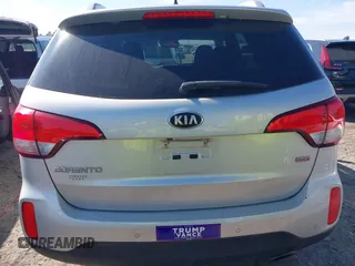 2014 Kia Sorento LX z VIN 5XYKT3A69EG437937, wystawiony jako IAAI lot #41834416 z przebiegiem 208 671 mil mil oraz . Historia ofert i sprzedaży dostępna na DreamBid. Obrazek 17.