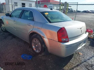 2005 Chrysler 300 with VIN 2C3AA53G15H668274, listed as a IAAI auction lot 42072526 with 175,225 mi miles. Bid and sale history available at carsss.com. Image 3.