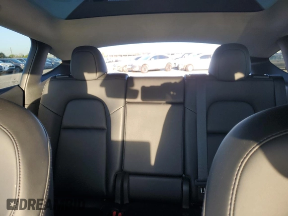 2022 Tesla Model Y Long Range z VIN 7SAYGAEE9NF366382, wystawiony jako Copart lot #52179515 z przebiegiem 41 654 mil mil oraz Szkoda całkowita • Salvage title. Historia ofert i sprzedaży dostępna na DreamBid. Obrazek 10.