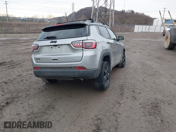 2018 Jeep Compass Latitude with VIN 3C4NJDBB2JT298810, listed as a IAAI auction lot 41497189 with 111,013 mi miles. Bid and sale history available at carsss.com. Image 4.