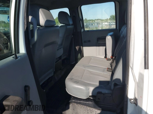 2011 Ford F-250 XL z VIN 1FT7W2B67BEC17089, wystawiony jako IAAI lot #42840414 z przebiegiem 71 969 mil mil oraz . Historia ofert i sprzedaży dostępna na DreamBid. Obrazek 12.