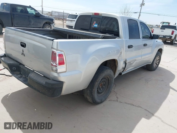 2006 Mitsubishi Raider LS z VIN 1Z7HT28KX6S576515, wystawiony jako IAAI lot #42180535 z przebiegiem 169 922 mil mil oraz . Historia ofert i sprzedaży dostępna na DreamBid. Obrazek 4.