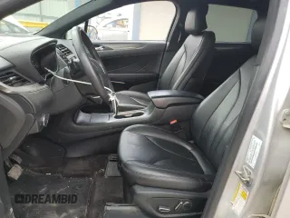 2018 Lincoln MKC Premiere z VIN 5LMCJ1C9XJUL07396, wystawiony jako Copart lot #54317485 z przebiegiem 185 589 mil mil oraz Szkoda całkowita • Salvage title. Historia ofert i sprzedaży dostępna na DreamBid. Obrazek 7.