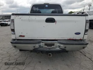 2006 Ford F-250 XL z VIN 1FTSW21516ED71127, wystawiony jako Copart lot #52815955 z przebiegiem 283 978 mil mil oraz Szkoda całkowita • Salvage title. Historia ofert i sprzedaży dostępna na DreamBid. Obrazek 6.