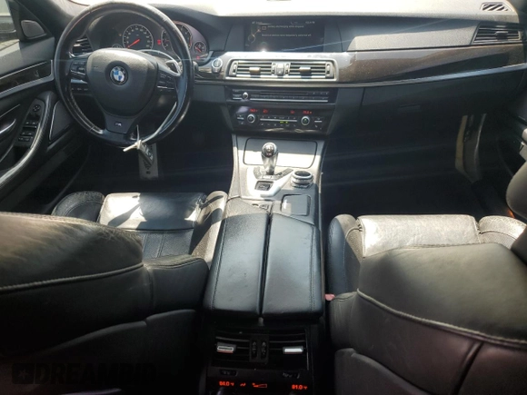 2013 BMW M5 z VIN WBSFV9C56DC774094, wystawiony jako Copart lot #55302565 z przebiegiem 100 605 mil mil oraz Czysty tytuł • Clean title. Historia ofert i sprzedaży dostępna na DreamBid. Obrazek 8.