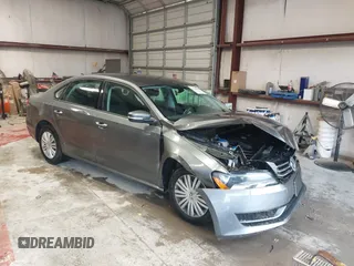 2015 Volkswagen Passat Limited Edition Edition z VIN 1VWAT7A33FC012502, wystawiony jako IAAI lot #42256276 z przebiegiem 68 012 mil mil oraz . Historia ofert i sprzedaży dostępna na DreamBid. Obrazek 1.