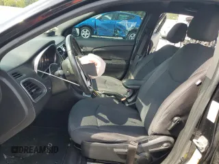 2014 Chrysler 200 Touring z VIN 1C3CCBBB9EN107481, wystawiony jako Copart lot #57303845 z przebiegiem 169 320 mil mil oraz Nie do naprawy • Non repairable. Historia ofert i sprzedaży dostępna na DreamBid. Obrazek 7.