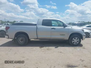 2008 Toyota Tundra z VIN 5TFRV54158X060478, wystawiony jako IAAI lot #42246179 z przebiegiem 21 584 mil mil oraz . Historia ofert i sprzedaży dostępna na DreamBid. Obrazek 13.