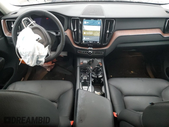 2023 Volvo XC60 Plus Bright Theme with VIN YV4L12RN9P1307107, listed as a Copart auction lot 85085924 with 25,359 mi miles and Salvage Title. Bid and sale history available at carsss.com. Image 8.