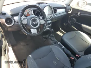 2008 MINI Hardtop z VIN WMWMF33518TT66193, wystawiony jako Copart lot #65858675 z przebiegiem 155 749 mil mil oraz Czysty tytuł • Clean title. Historia ofert i sprzedaży dostępna na DreamBid. Obrazek 8.