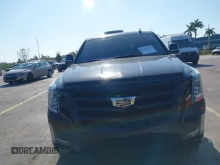 2020 Cadillac Escalade Luxury z VIN 1GYS4BKJ9LR287363, wystawiony jako IAAI lot #42323765 z przebiegiem 44 057 mil mil oraz . Historia ofert i sprzedaży dostępna na DreamBid. Obrazek 12.