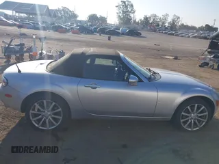 2007 Mazda MX-5 Miata Sport z VIN JM1NC25F170132331, wystawiony jako IAAI lot #42381724 z przebiegiem 74 954 mil mil oraz . Historia ofert i sprzedaży dostępna na DreamBid. Obrazek 13.