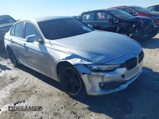 2014 BMW 3 Series 320i z VIN WBA3B1G59ENT01064, wystawiony jako IAAI lot #41270642 z przebiegiem 115 334 mil mil oraz . Historia ofert i sprzedaży dostępna na DreamBid. Obrazek 1.