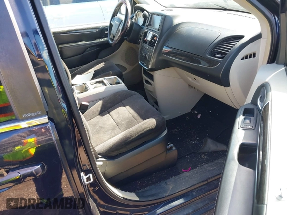 2011 Chrysler Town & Country Touring with VIN 2A4RR5DG4BR614120, listed as a IAAI auction lot 41886641 with 212,414 mi miles. Bid and sale history available at carsss.com. Image 5.