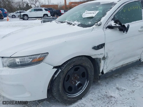 2017 Ford Police Interceptor Sedan with VIN 1FAHP2L88HG100142, listed as a IAAI auction lot 41608283 with 113,786 mi miles. Bid and sale history available at carsss.com. Image 6.