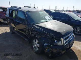2010 Ford Escape XLT with VIN 1FMCU0DG1AKA15388, listed as a IAAI auction lot 41752399 with 189,655 mi miles. Bid and sale history available at carsss.com. Image 1.