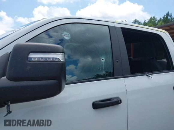 2024 Ram 2500 Big Horn z VIN 3C6UR5DJ4RG354840, wystawiony jako IAAI lot #42509658 z przebiegiem Nie podano mil oraz . Historia ofert i sprzedaży dostępna na DreamBid. Obrazek 6.