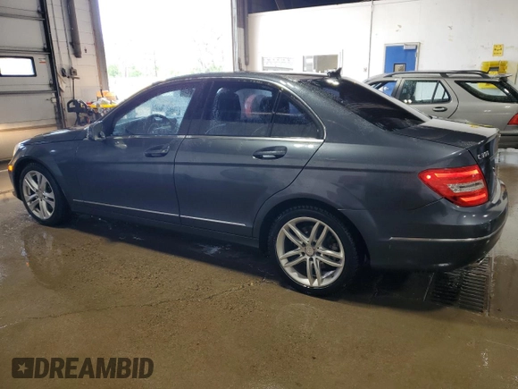 2013 Mercedes-Benz C 300 Sport z VIN WDDGF8AB2DR259172, wystawiony jako Copart lot #57073655 z przebiegiem 124 247 mil mil oraz Szkoda całkowita • Salvage title. Historia ofert i sprzedaży dostępna na DreamBid. Obrazek 2.