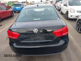 2013 Volkswagen Passat Wolfsburg Edition z VIN 1VWAH7A30DC088810, wystawiony jako IAAI lot #41807791 z przebiegiem 97 574 mil mil oraz . Historia ofert i sprzedaży dostępna na DreamBid. Obrazek 17.