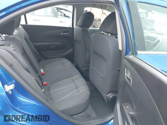 2018 Chevrolet Sonic LT z VIN 1G1JD5SHXJ4120089, wystawiony jako IAAI lot #41447426 z przebiegiem 42 931 mil mil oraz . Historia ofert i sprzedaży dostępna na DreamBid. Obrazek 8.