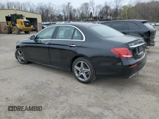 2019 Mercedes-Benz E 300 z VIN WDDZF4KBXKA673571, wystawiony jako Copart lot #52425625 z przebiegiem 32 605 mil mil oraz Szkoda całkowita • Salvage title. Historia ofert i sprzedaży dostępna na DreamBid. Obrazek 2.