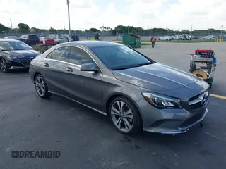 2019 Mercedes-Benz CLA 250 z VIN WDDSJ4EB0KN720613, wystawiony jako IAAI lot #42508467 z przebiegiem 26 941 mil mil oraz . Historia ofert i sprzedaży dostępna na DreamBid. Obrazek 1.