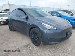 2021 Tesla Model Y Long Range z VIN 5YJYGDEE7MF303536, wystawiony jako IAAI lot #41948725 z przebiegiem 103 234 mil mil oraz . Historia ofert i sprzedaży dostępna na DreamBid. Obrazek 1.