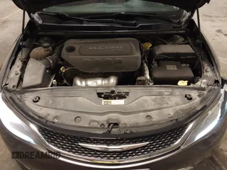 2015 Chrysler 200 Limited with VIN 1C3CCCAB0FN607876, listed as a IAAI auction lot 41882675 with 136,146 mi miles. Bid and sale history available at carsss.com. Image 10.