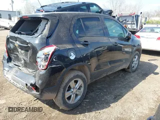 2022 Chevrolet Trax LS z VIN KL7CJNSM4NB551564, wystawiony jako IAAI lot #42066707 z przebiegiem 38 245 mil mil oraz . Historia ofert i sprzedaży dostępna na DreamBid. Obrazek 4.