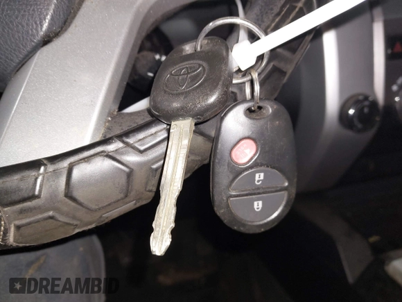 2017 Toyota Tundra SR z VIN 5TFUY5F19HX583033, wystawiony jako IAAI lot #41484920 z przebiegiem 112 206 mil mil oraz . Historia ofert i sprzedaży dostępna na DreamBid. Obrazek 11.