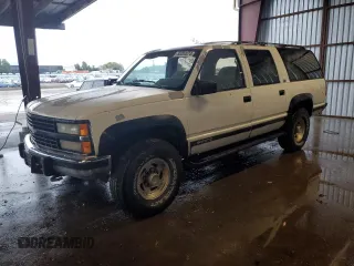 1992 Chevrolet Suburban z VIN 1GNGK26K8NJ330202, wystawiony jako Copart lot #85204074 z przebiegiem 266 388 mil mil oraz Czysty tytuł • Clean title. Historia ofert i sprzedaży dostępna na DreamBid. Obrazek 1.