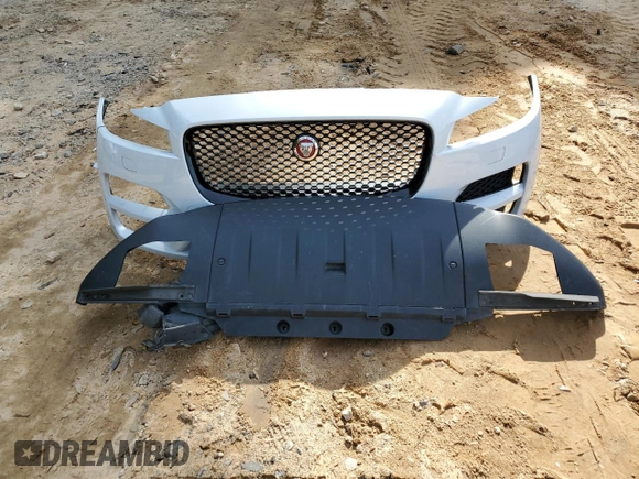 2017 Jaguar F-Pace 35t Premium with VIN SADCJ2BV4HA066611, listed as a Copart auction lot 54249725 with 103,873 mi miles and Salvage title. Bid and sale history available at DreamBid. Image 13.