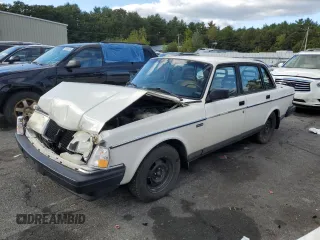 1993 Volvo 240 z VIN YV1AS8805P1479399, wystawiony jako Copart lot #72442804 z przebiegiem 163 003 mil mil oraz Szkody całkowita. Historia ofert i sprzedaży dostępna na DreamBid. Obrazek 1.