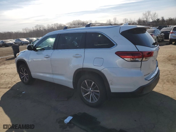 2018 Toyota Highlander SE with VIN 5TDJZRFH9JS524497, listed as a Copart auction lot 48726665 with 83,973 mi miles and Salvage Title. Bid and sale history available at carsss.com. Image 2.