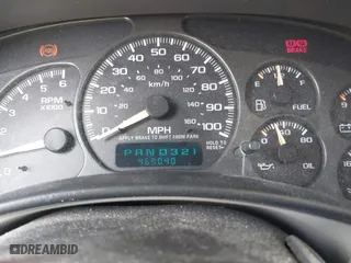 2002 Chevrolet Suburban LS with VIN 3GNEC16Z92G208330, listed as a IAAI auction lot 41907799 with 469,040 mi miles. Bid and sale history available at carsss.com. Image 7.