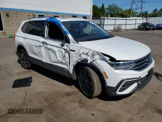 2024 Volkswagen Tiguan SE z VIN 3VVMB7AXXRM073047, wystawiony jako Copart lot #58958515 z przebiegiem 23 180 mil mil oraz Szkoda całkowita • Salvage title. Historia ofert i sprzedaży dostępna na DreamBid. Obrazek 4.