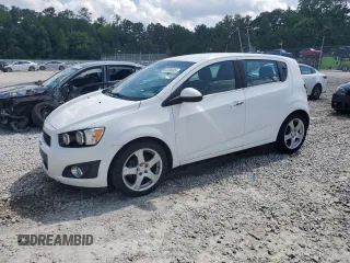 2015 Chevrolet Sonic LTZ z VIN 1G1JE6SB5F4103366, wystawiony jako Copart lot #60038605 z przebiegiem 141 274 mil mil oraz Czysty tytuł • Clean title. Historia ofert i sprzedaży dostępna na DreamBid. Obrazek 1.