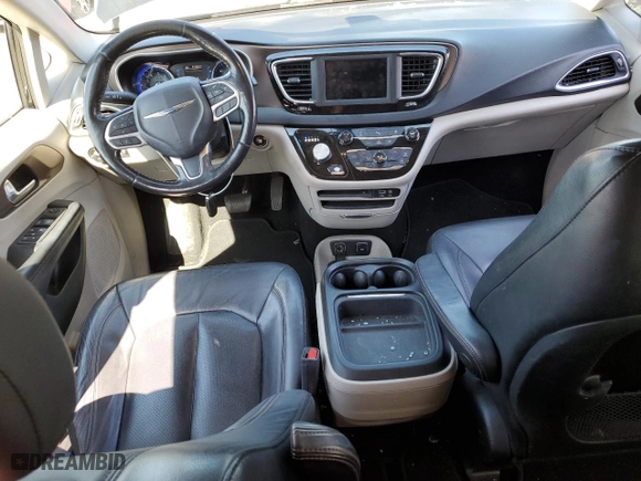 2019 Chrysler Pacifica Touring L with VIN 2C4RC1BG0KR651135, listed as a Copart auction lot 48637695 with 91,686 mi miles and Salvage Title. Bid and sale history available at carsss.com. Image 8.