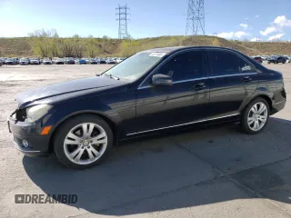 2011 Mercedes-Benz C 300 Sport z VIN WDDGF8BB1BR139794, wystawiony jako Copart lot #54879965 z przebiegiem 108 713 mil mil oraz Szkody całkowita. Historia ofert i sprzedaży dostępna na DreamBid. Obrazek 1.