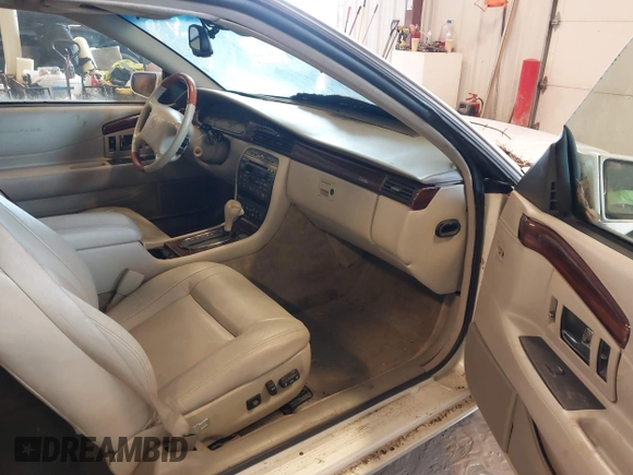 2001 Cadillac Eldorado Touring ETC z VIN 1G6ET12951B101641, wystawiony jako IAAI lot #42274235 z przebiegiem 119 965 mil mil oraz . Historia ofert i sprzedaży dostępna na DreamBid. Obrazek 5.