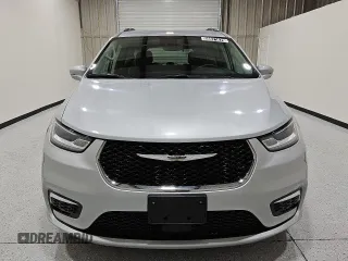 2022 Chrysler Pacifica Touring L z VIN 2C4RC1BG0NR167373, wystawiony jako Copart lot #56071675 z przebiegiem 60 107 mil mil oraz Czysty tytuł • Clean title. Historia ofert i sprzedaży dostępna na DreamBid. Obrazek 5.