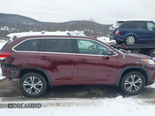 2018 Toyota Highlander LE с VIN 5TDBZRFH6JS903123, выставлен на аукционе IAAI как лот 41564004 с пробегом 109 852 миль миль и . История ставок и продаж доступна на DreamBid. Изображение 13.