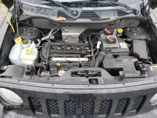 2015 Jeep Patriot Sport z VIN 1C4NJPBA6FD139228, wystawiony jako Copart lot #58548755 z przebiegiem 99 078 mil mil oraz Czysty tytuł • Clean title. Historia ofert i sprzedaży dostępna na DreamBid. Obrazek 12.