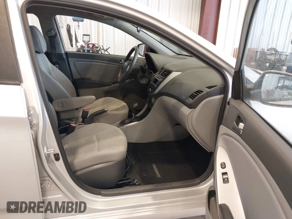 2016 Hyundai Accent SE z VIN KMHCT4AE8GU121220, wystawiony jako IAAI lot #42478517 z przebiegiem 133 491 mil mil oraz . Historia ofert i sprzedaży dostępna na DreamBid. Obrazek 5.